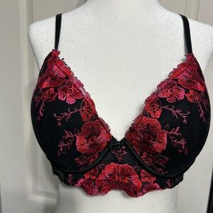La Vie En Rose Black and Red Floral Lace Bra